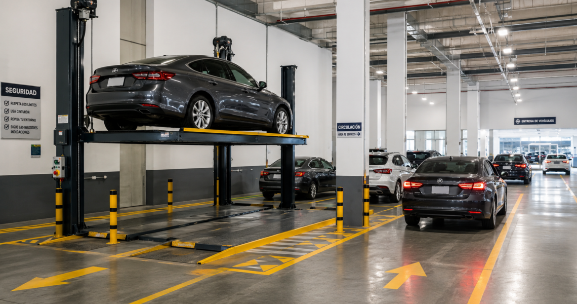 Elevadores para autos para agencias con plataformas preparadas para alta rotación y circulación ordenada.
